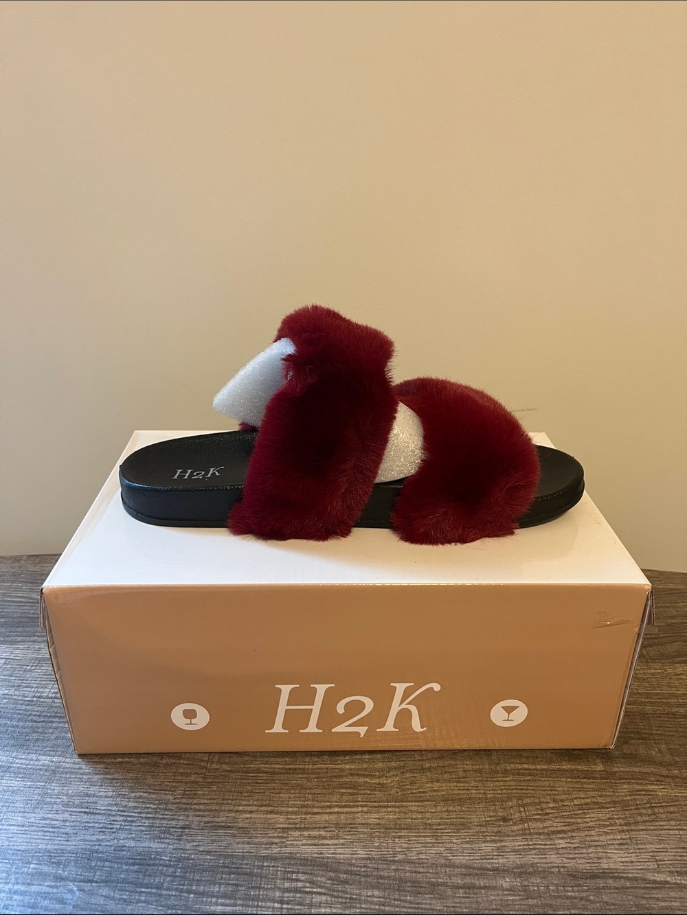 H2K Miss More III Red Faux Fur Slide Sandals Plush Slip-On Cozy Slides
